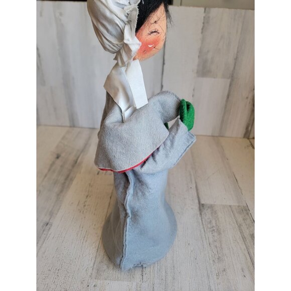 Large Annalee caroler woman Pilgrim Xmas home decor smile - Picture 10 of 14